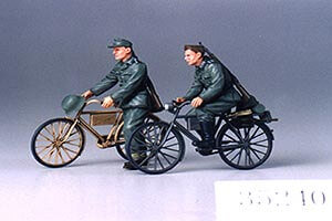 Tamiya German Soldiers With Bicycles 35240