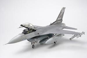 Tamiya F-16C (Black 25/32) 61101