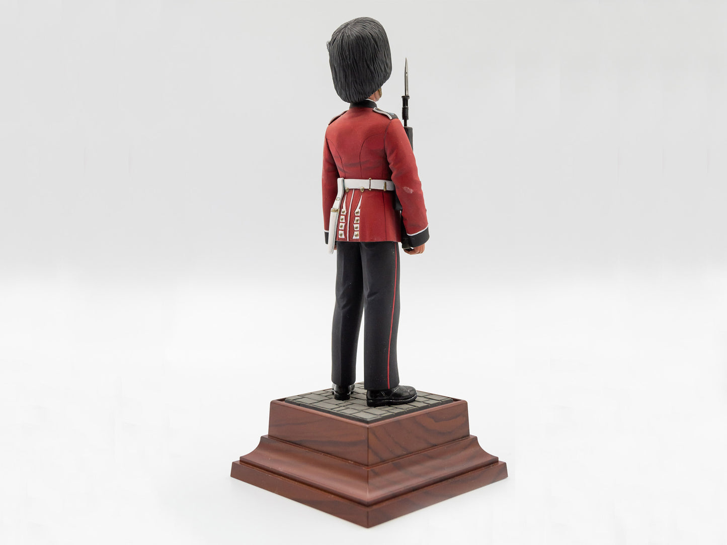 British Grenadier Queen’s Guards 1:16 Figure ICM16001