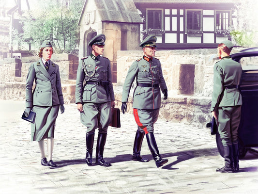 WWII German Staff Personnel 4 Figures ICM35611