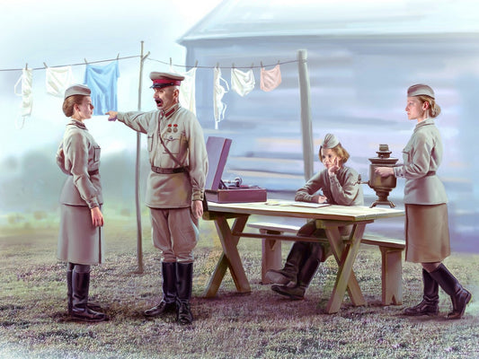 Soviet Military Servicewomen (1939-1942) 4 Figures ICM35621