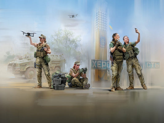 "War Has No Gender" Servicewomen of the Armed Forces of Ukraine (4 Figures) ICM35755