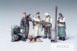 Tamiya German Soldiers Field Briefing 35212