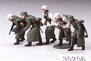 Tamiya German Assault Infantry (Winter) 35256