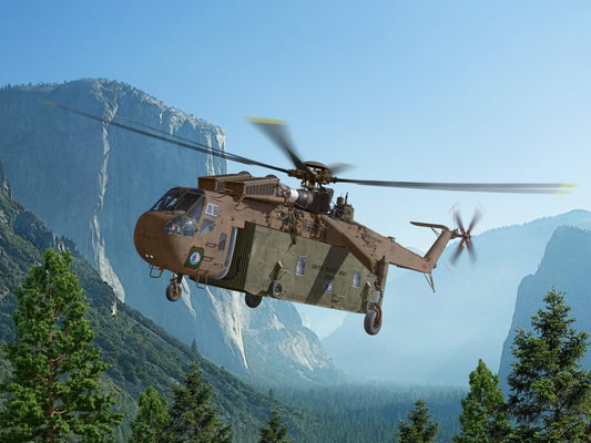 CH-54A Tarhe with Universal Military Pod ICM53057